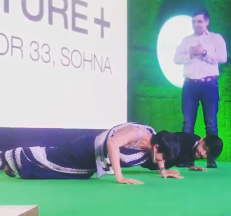 Video-of-Prabhas-s-Saaho-actress-doing-Push-ups-in-Saree-and-Heels-Goes-Viral