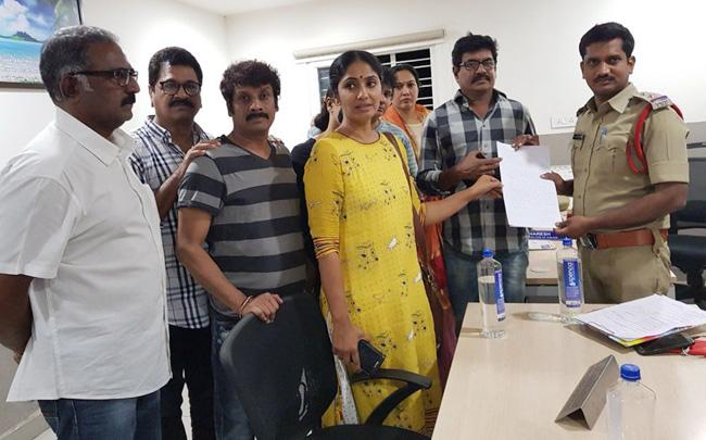 News Channel Editor calls Telugu actresses 'sluts' :Tollywood files complaint against him