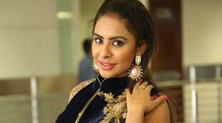 Sri Reddy abuses Pawan Kalyan and says sorry to his mother
