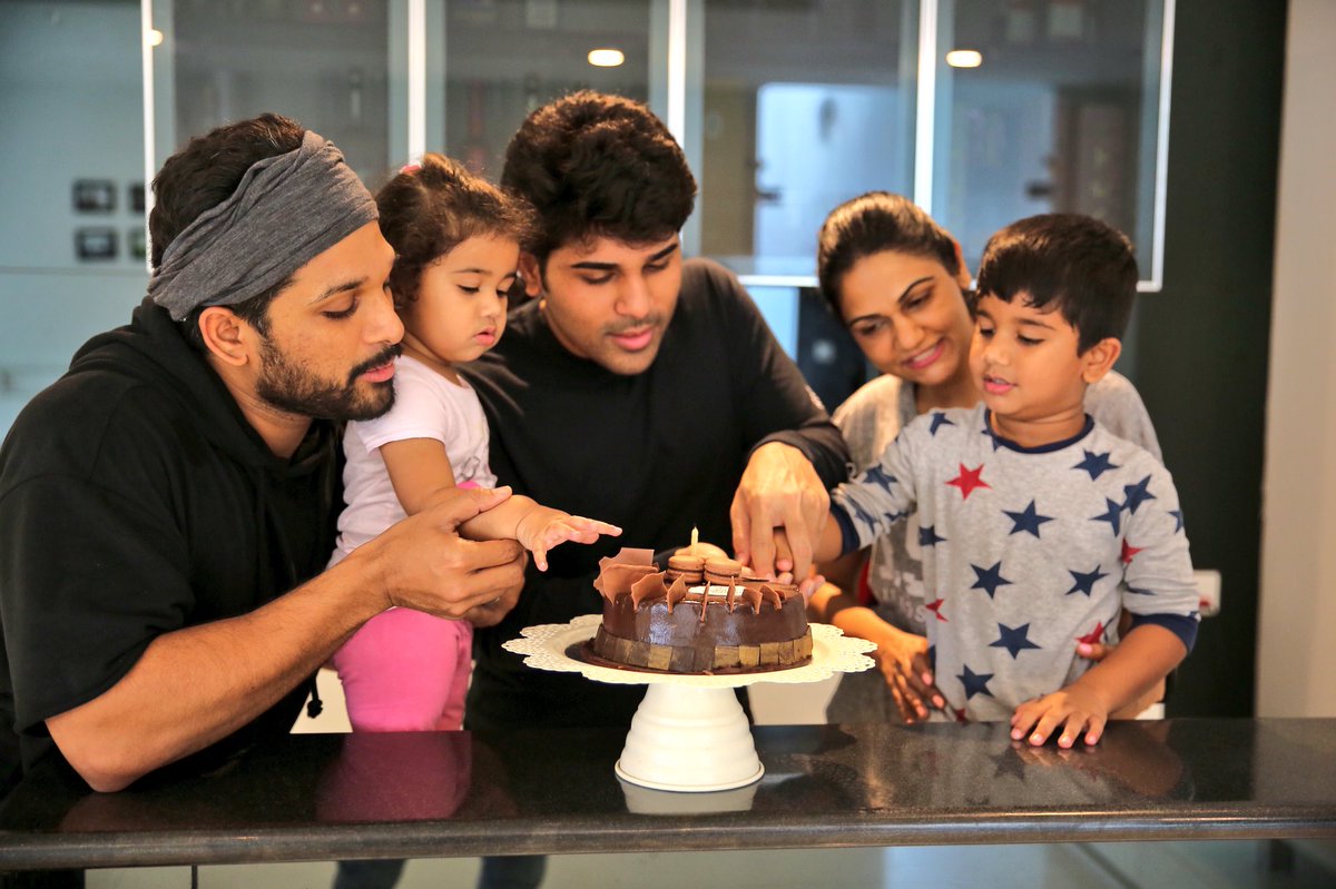 Allu Arjun celebrates his birthday by cutting cake with media -  Photos,Images,Gallery - 86783