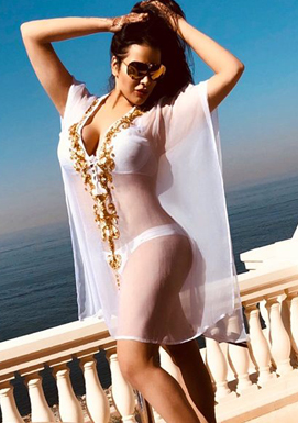 Trishala Dutt flaunts her curves in bikini