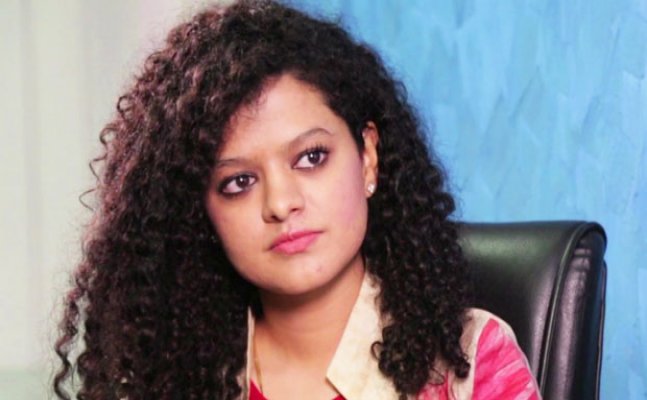 Palak Muchhal : Bollywood Singer threatened by professor