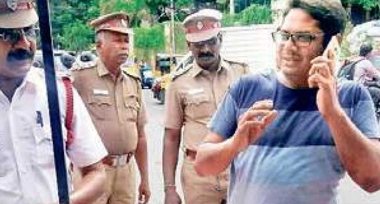 Manoj, son of director Bharathiraja caught red handed