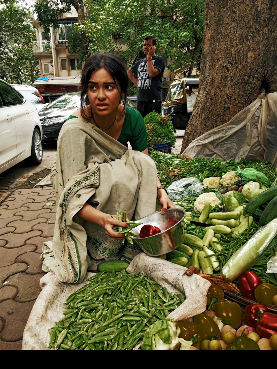 Adah Sharma selling vegetables for going Hollywood