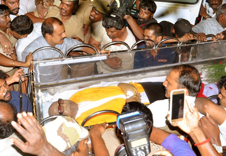 Karunanidhi funeral: Karunanidhi to be buried at Marina beach
