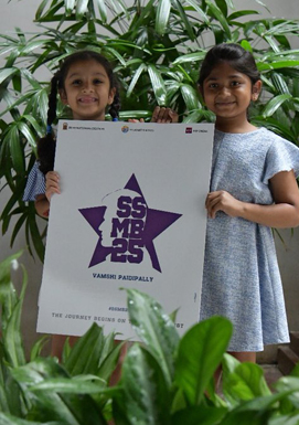 Sitara and Aadya unveil the emblem of Mahesh Babu #SSMB25