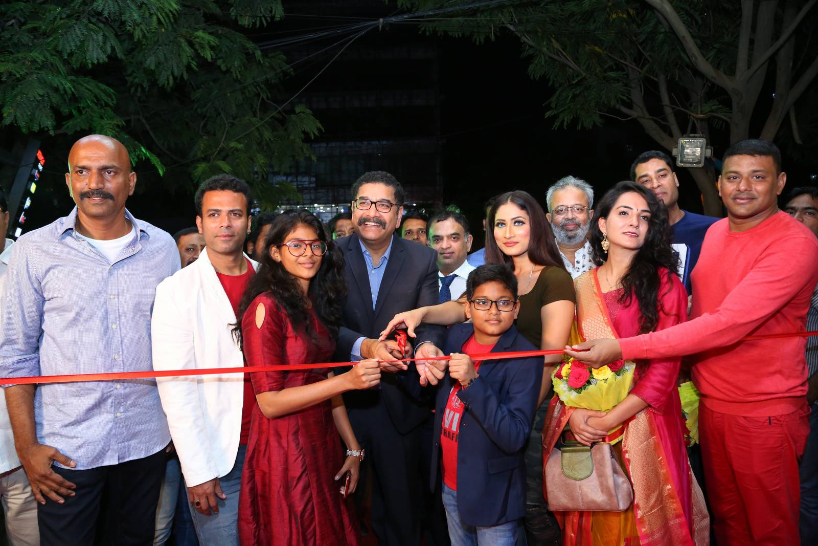 Hyderabad Nawabs 2 star cast Inaugurates XENEX franchise out-let at Madhapur