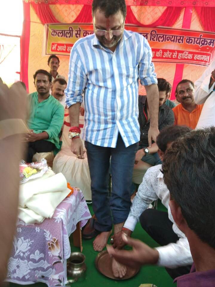 VIRAL! Pawan washes MP feet, drinks dirty water