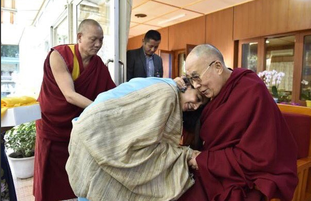 Poonam Kaur takes blessing of Dalai Lama