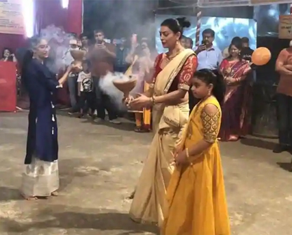 Sushmita Sen Dhunuchi Naach for Durga Puja, Not to Miss