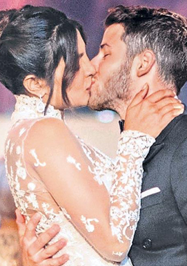 Priyanka Chopra and Nick Jonas Lip Lock VIRAL
