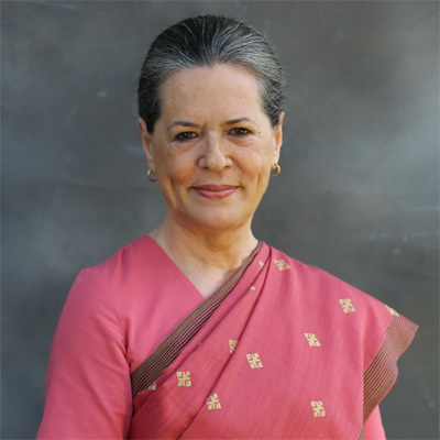 Sonia Gandhi: Vote for Prajakutami