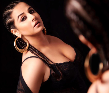 Hotness with Cleavage show: Vidya Balan