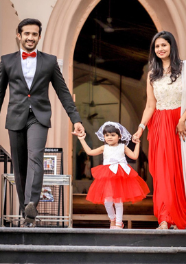 Anchor Ravi shares his wife and daughter pic