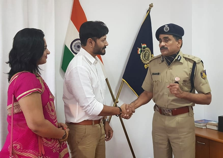 Kaushal Manda donation to families of soldiers martyred in Pulwama attack