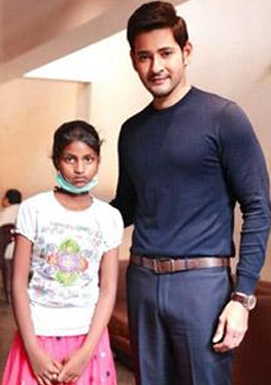 Mahesh Babu meets his fan suffering from cancer