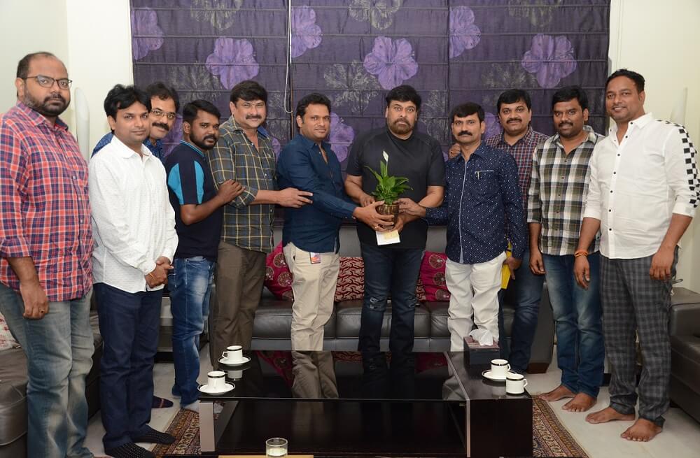 Chiranjeevi extends helping hand to Film Newscasters Association