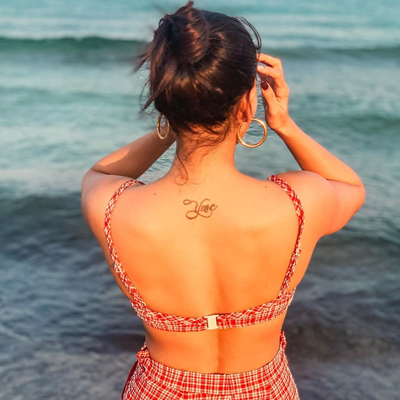 Samantha flaunts tattoo on bare back