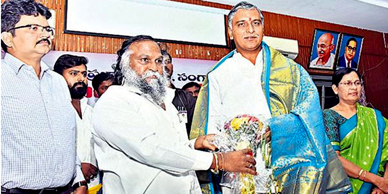 Long rivals in TRS: Jagga Reddy meets Harish Rao