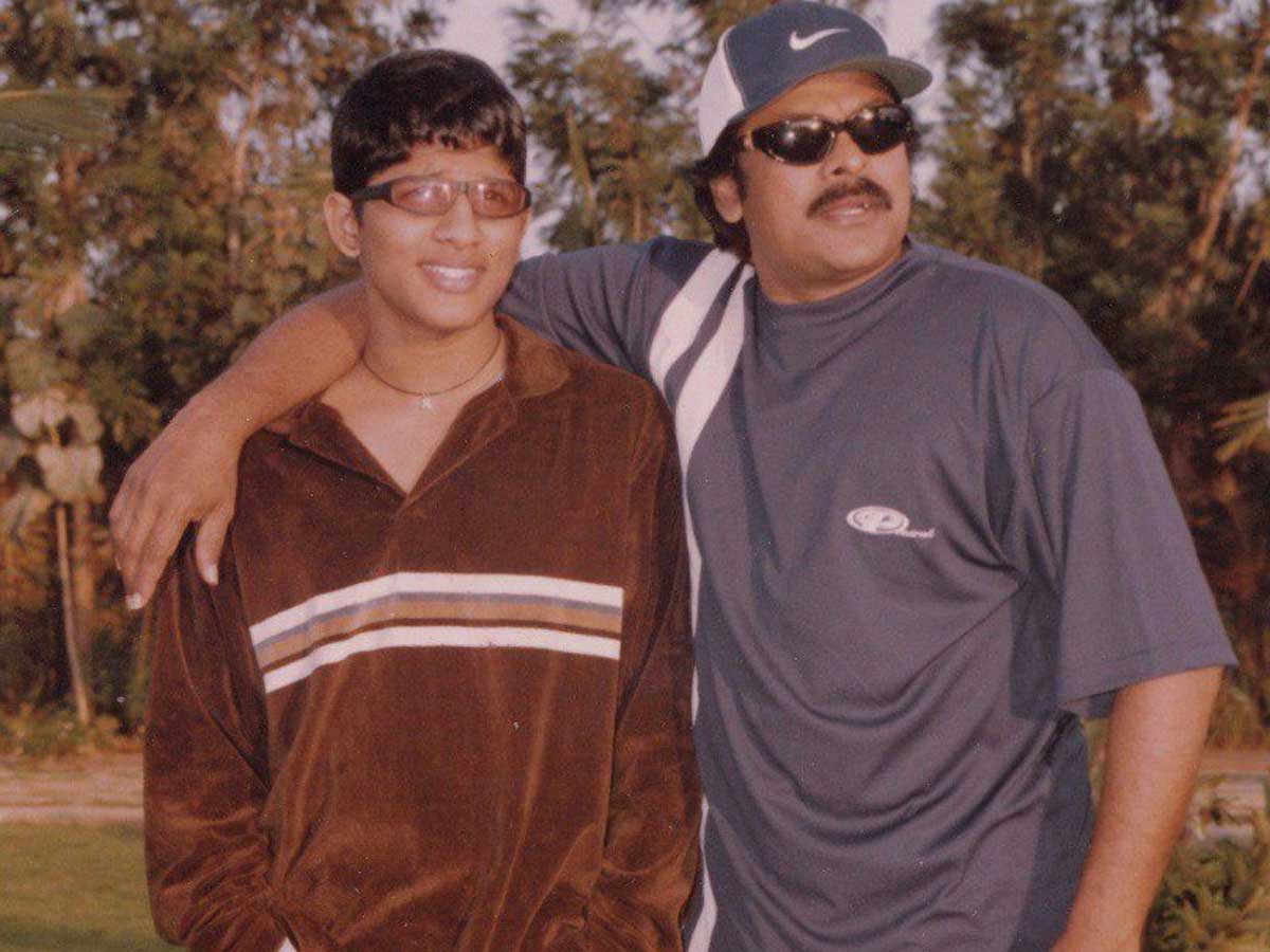 Rare Throwback pic of Young Allu Arjun with Chiranjeevi