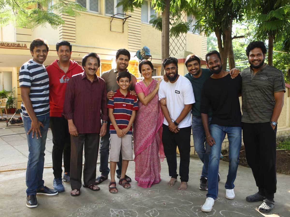Amala Akkineni middle-class mom look from Sharwanand film