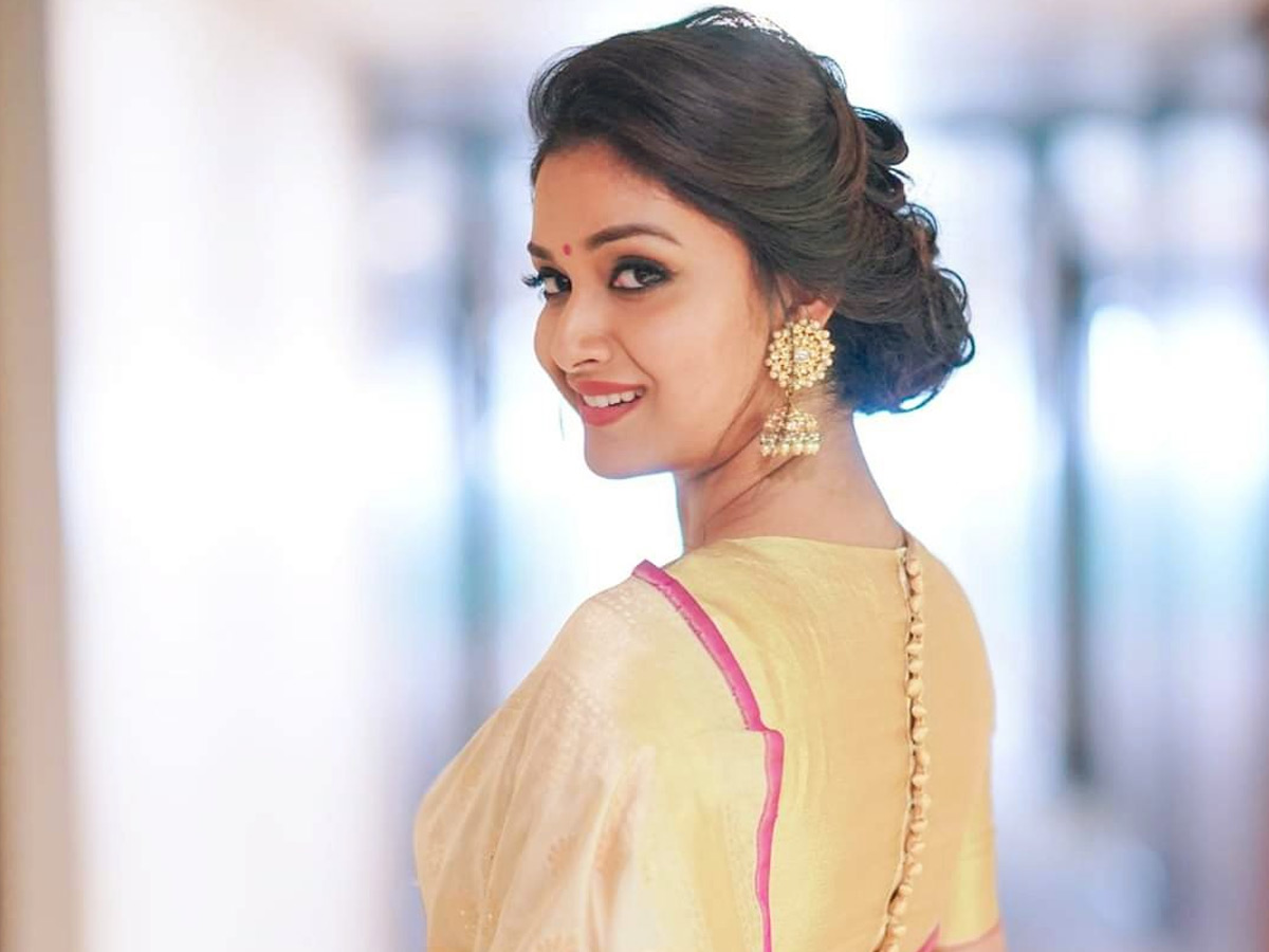 Keerthy Suresh shares an unfiltered photo of her striking a new pose and we  cant stop staring  PINKVILLA