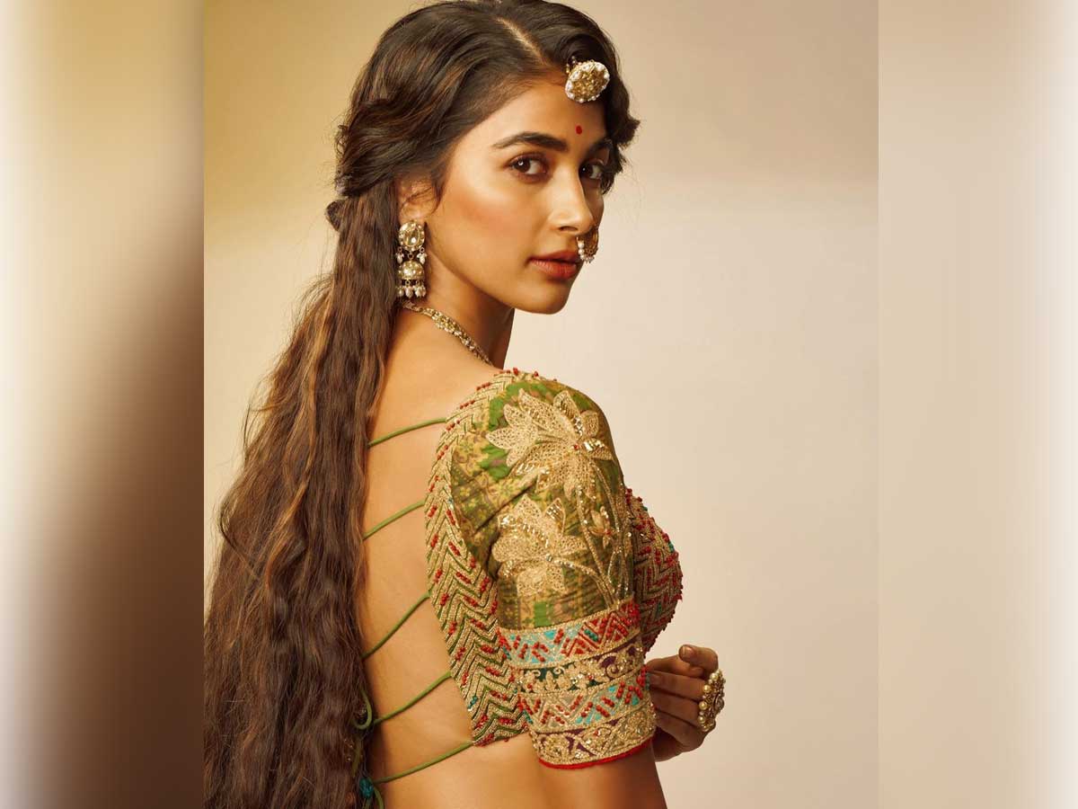 Pooja Hegde most demanded glamorous Video Out