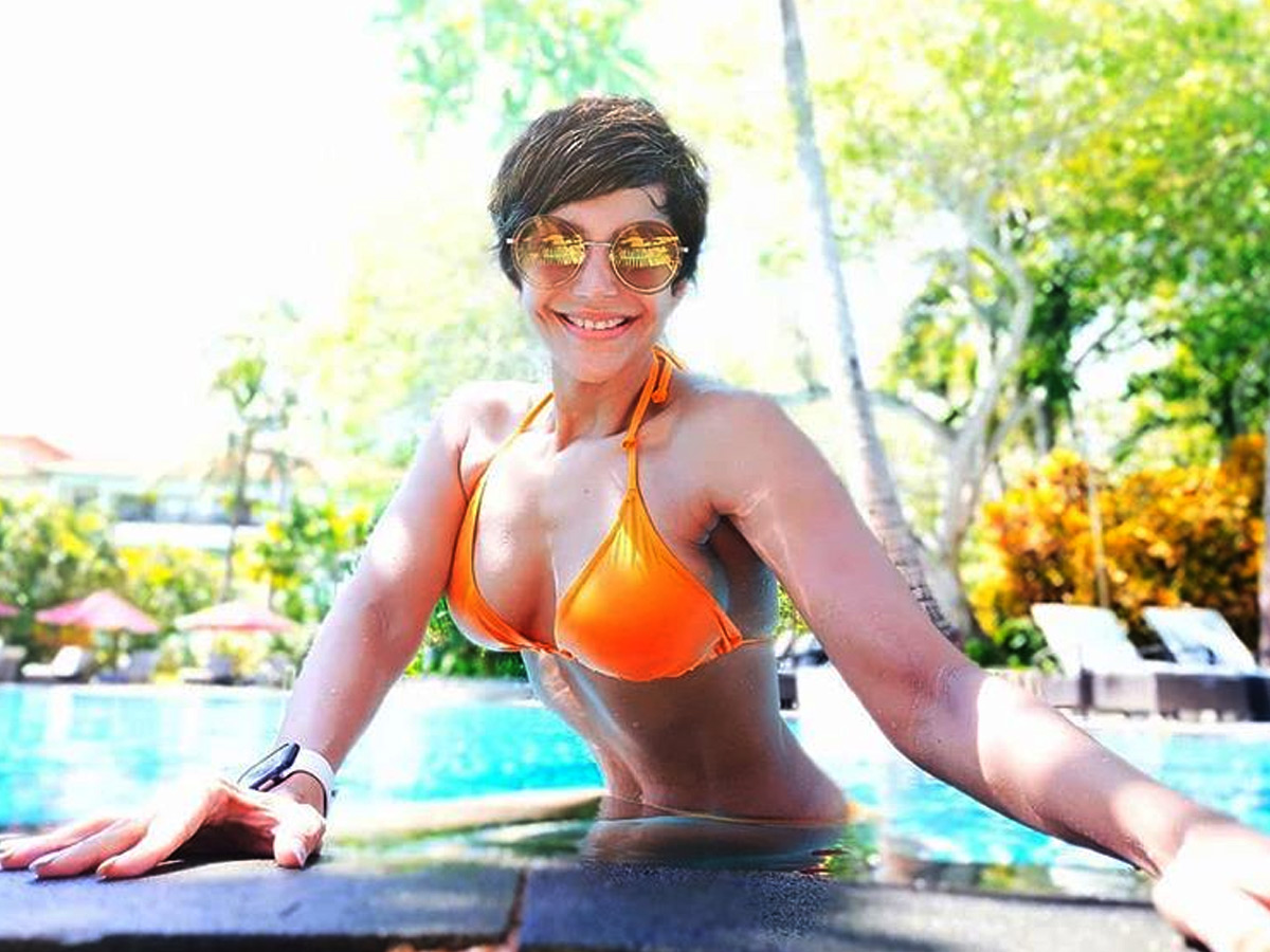 Mandira Bedi in bikini gets playful in Pool for Workout