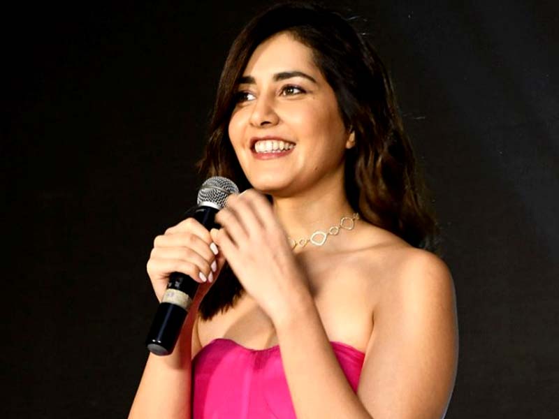 Raashi Khanna spotted selling the tickets