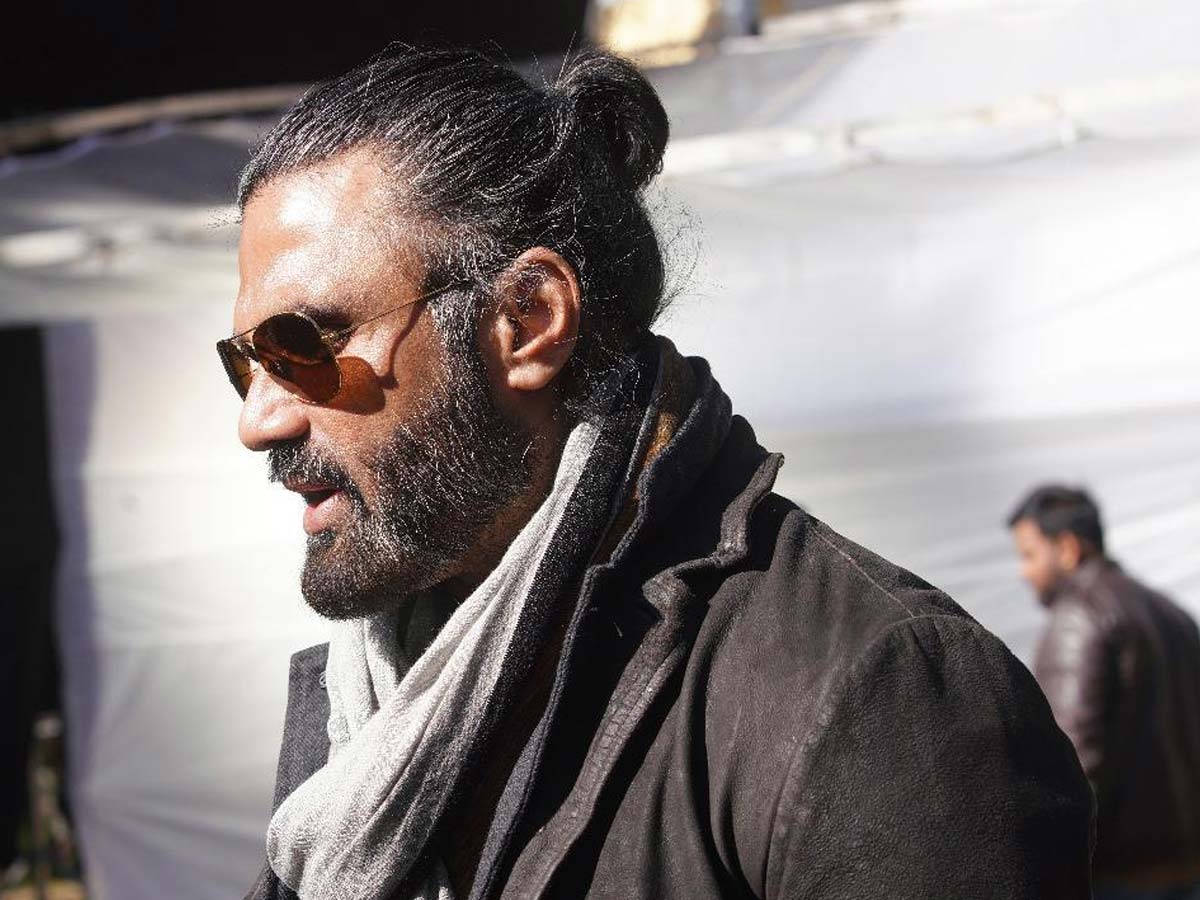 Suneil Shetty First Look From Darbar : Cool Suave Villain