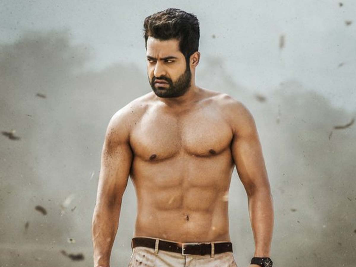 RRR Intro Scenes: Jr NTR fight with a Wolf