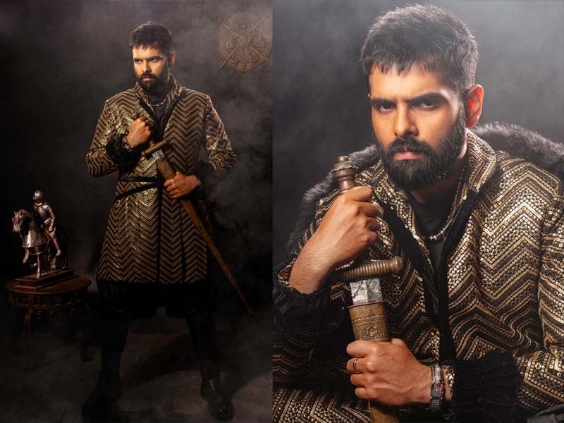 Ram Pothineni tries a Royal look in Kingly manner