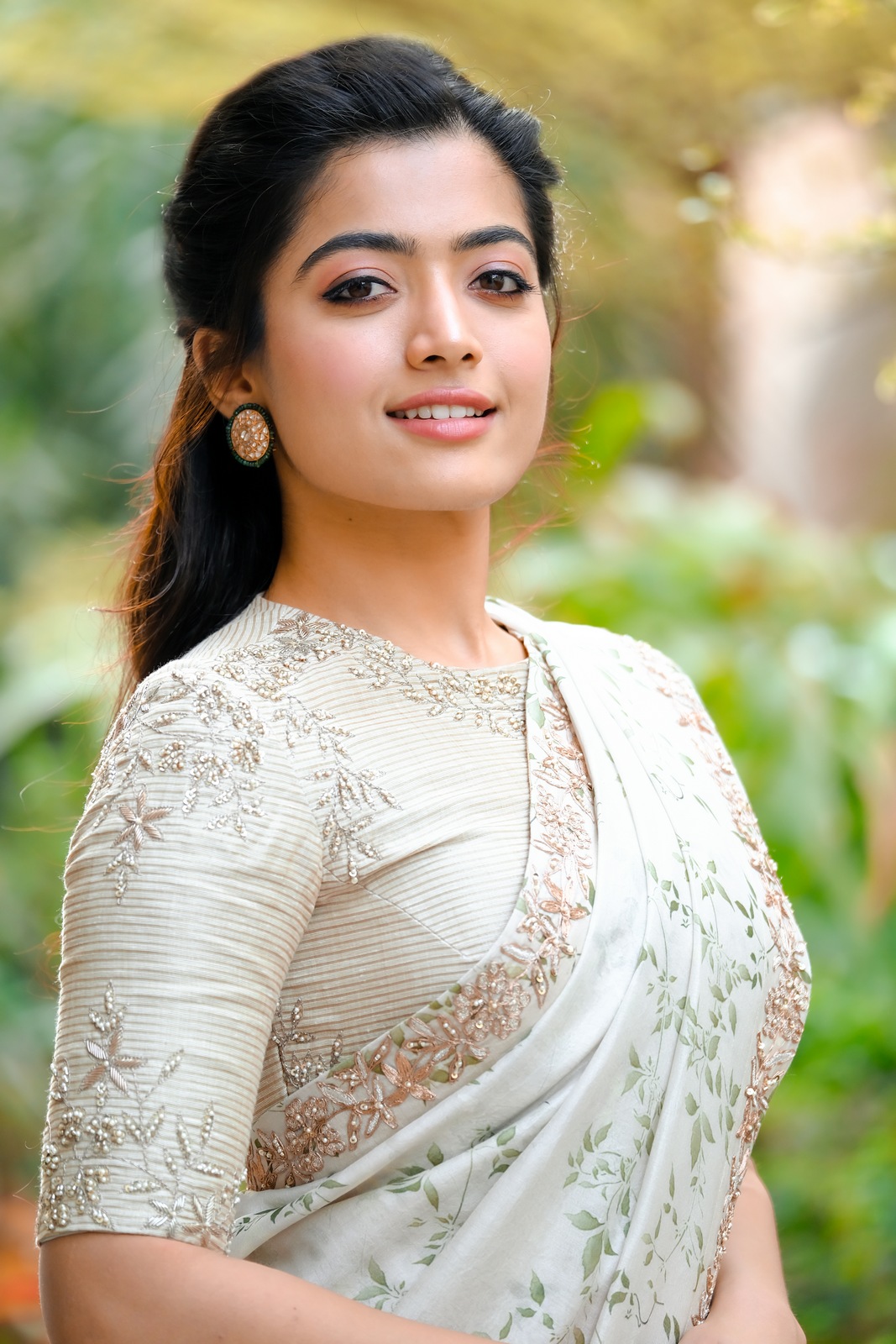 As Ranbir Kapoor-Starrer Animal Enters Rs 500 Crore Club, Rashmika Mandanna  In An Ivory And Gold Raw Mango Saree Is Proof That Ethnic Simplicity Never  Goes Out Of Style
