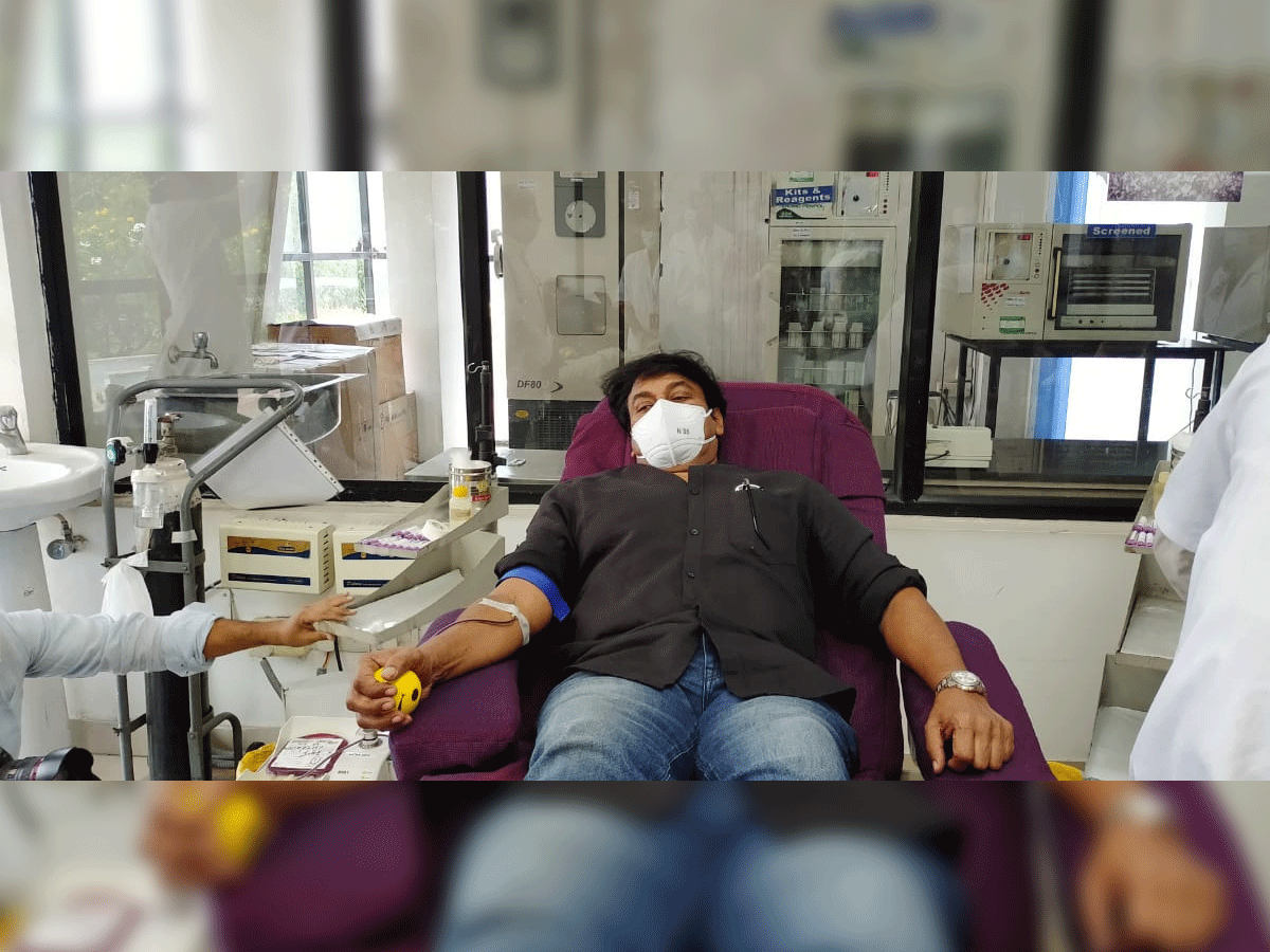 Chiranjeevi donates blood