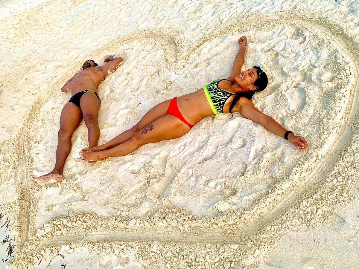Pooja Ramachandran bikini show on Sand
