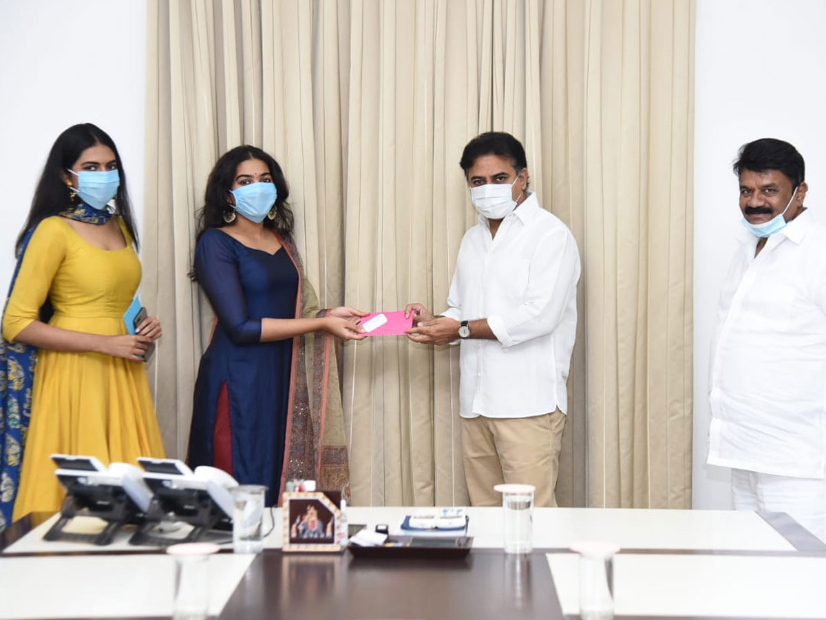 Rajasekhar daughters donate to Telangana CM Relief Fund