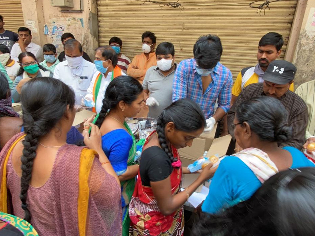 Sundeep Kishan distributes food to poor people
