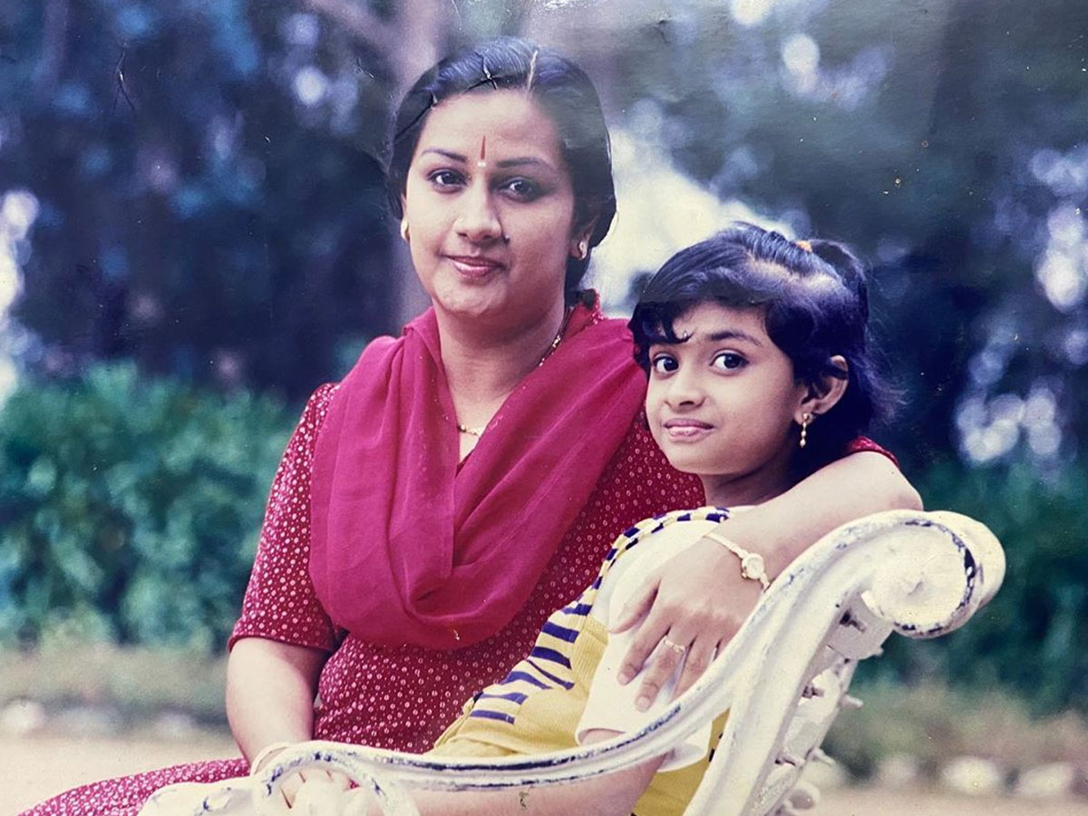 Child Keerthy Suresh with mom Menaka