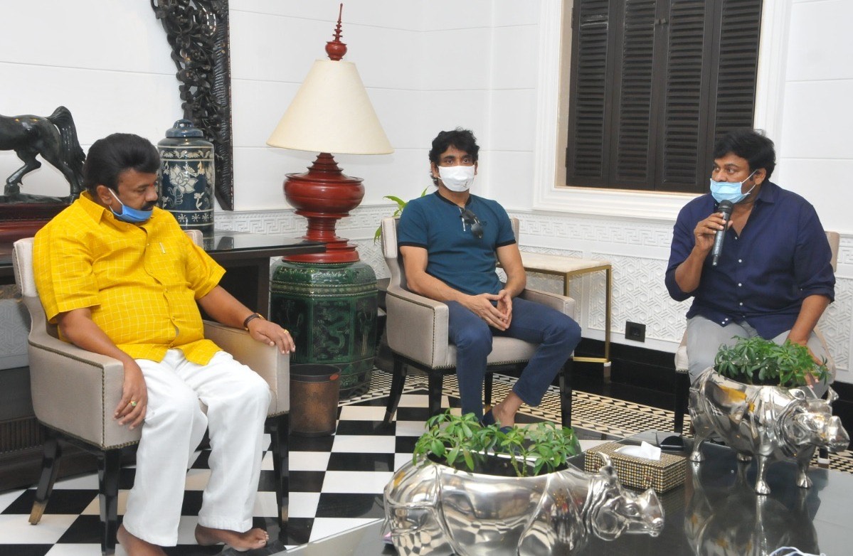 Tollywood Industry crucial meeting at Chiranjeevi home