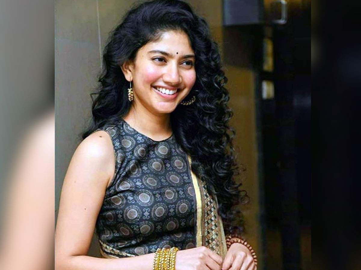 Sai Pallavi says: Going with glamour roles is uncomfortable