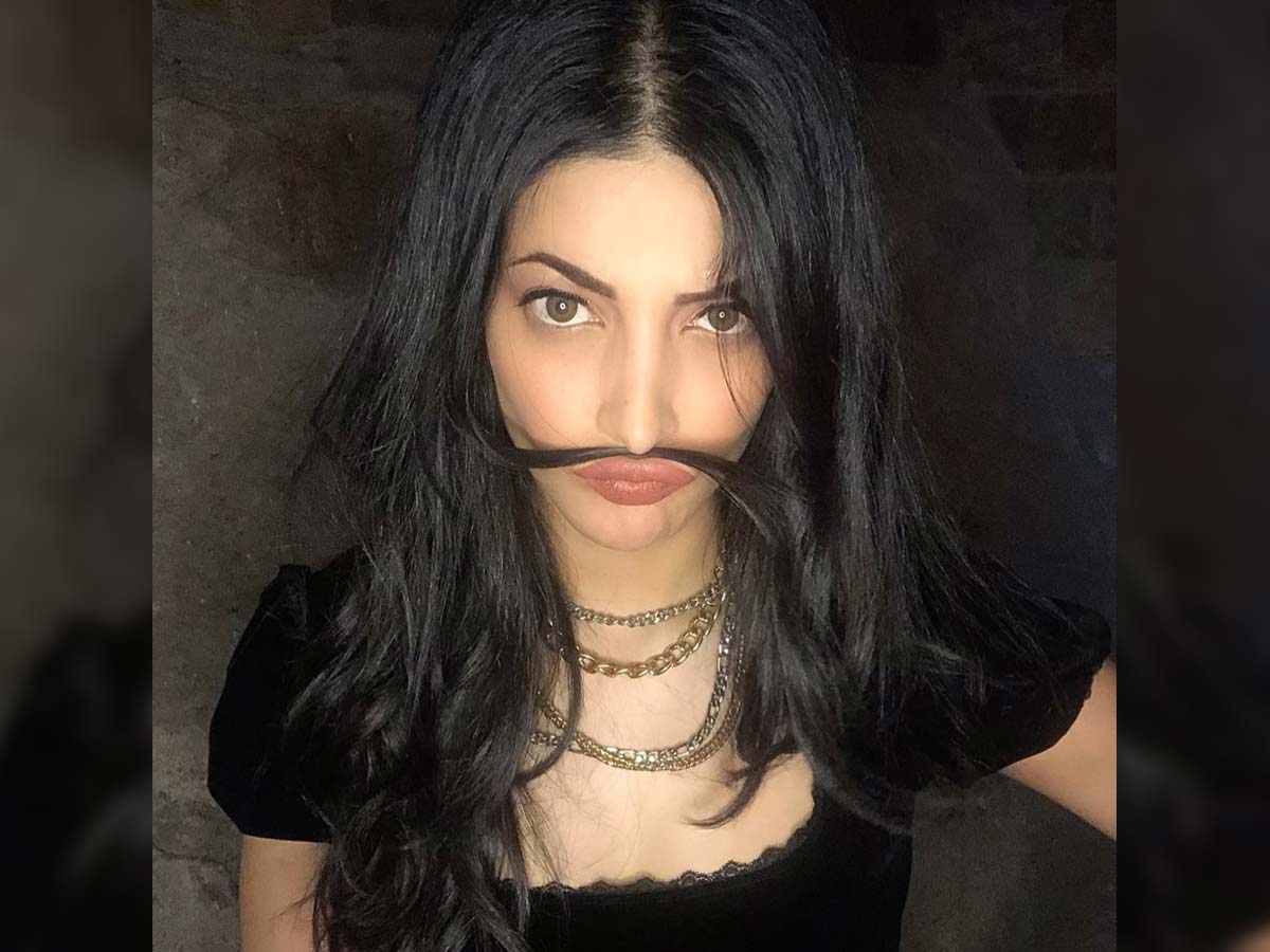 Shruti Haasan moustache hair strands