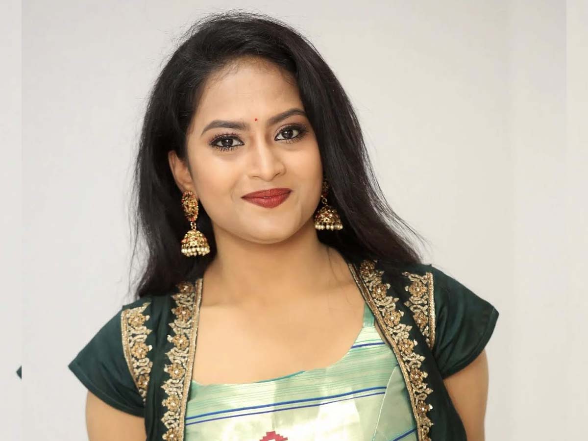 Telugu TV actress Sravani commits suicide