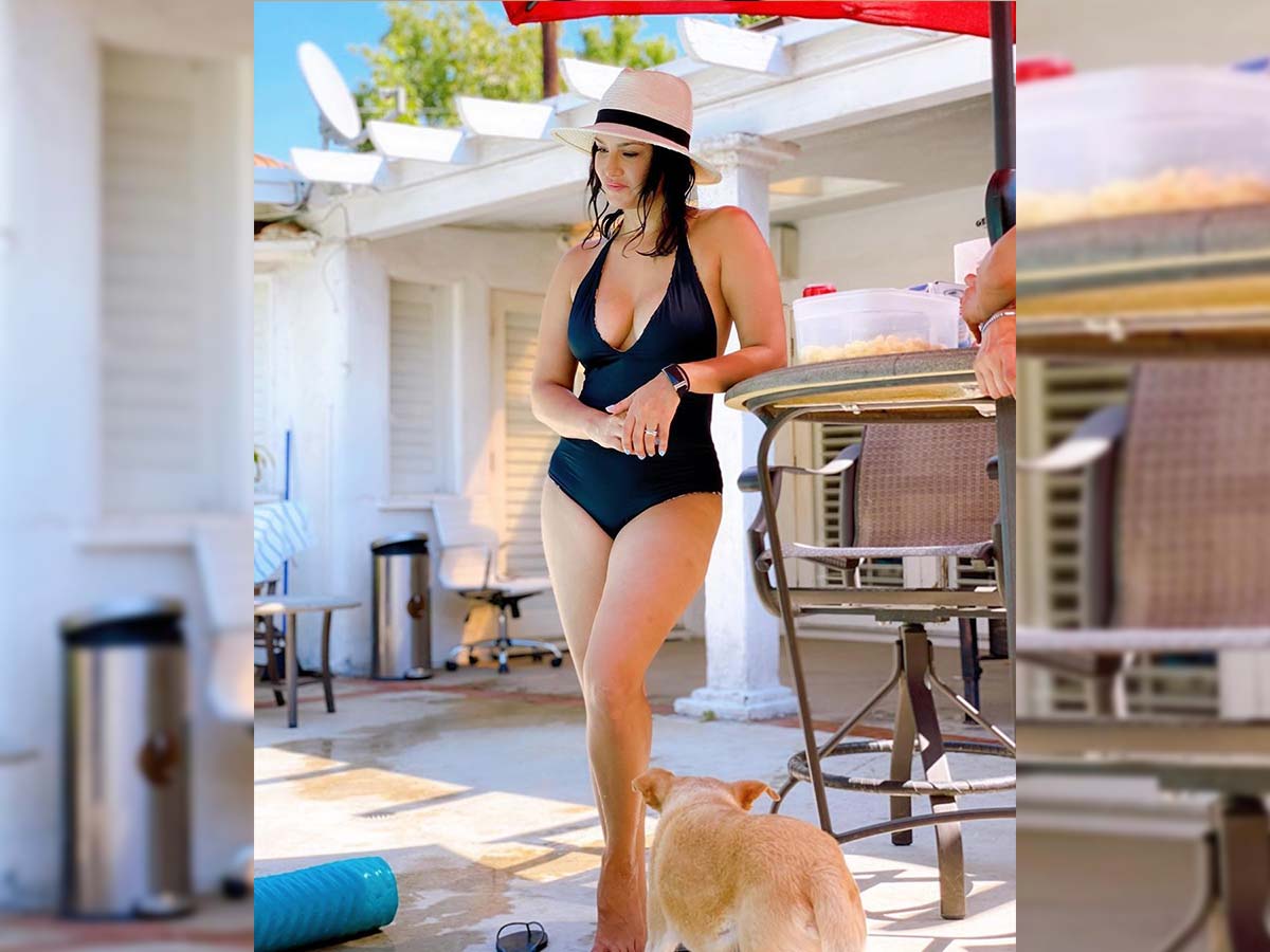 The Breathtaking Sight of Sunny Leone bikini
