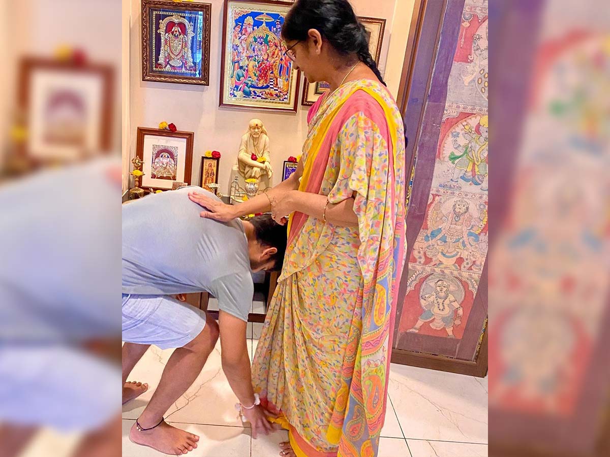 Nani touches the feet of mother Vijayalakshmi