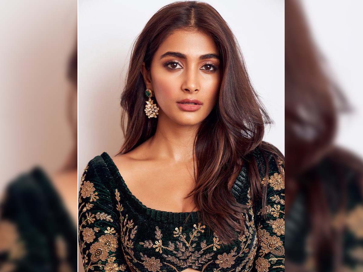 Pooja Hegde: South is obsessed with navels