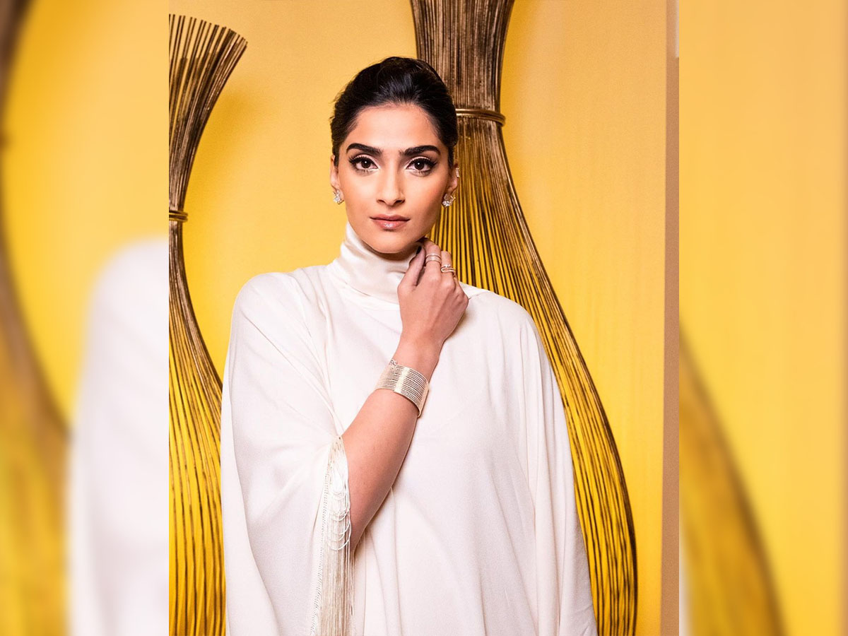  Sonam Kapoor debut in Tollywood with a Top hero