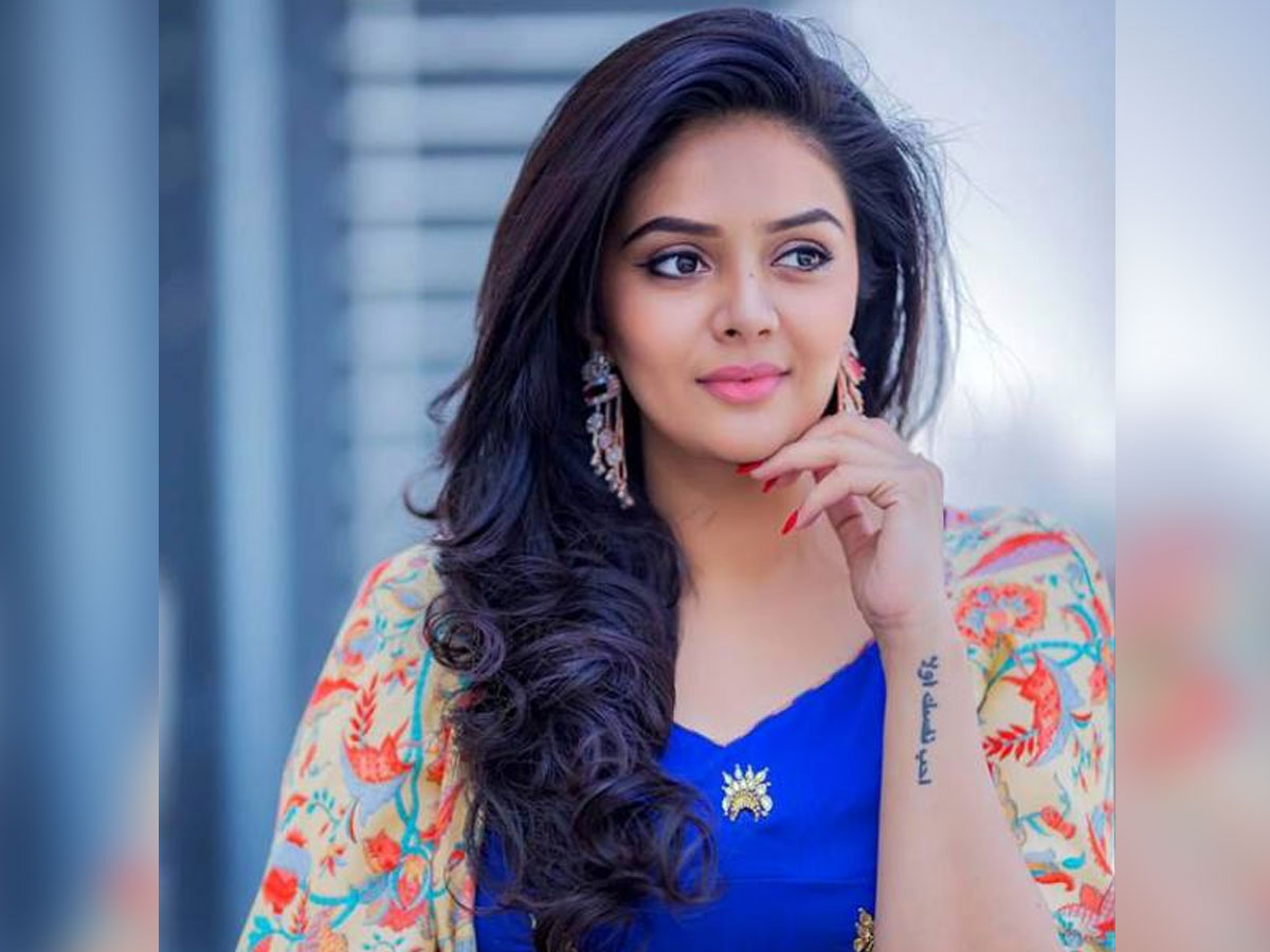 Sreemukhi dating a guy from glamour world?