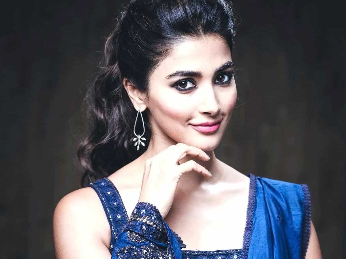 Pooja Hegde wants to complete Radhe Shyam first