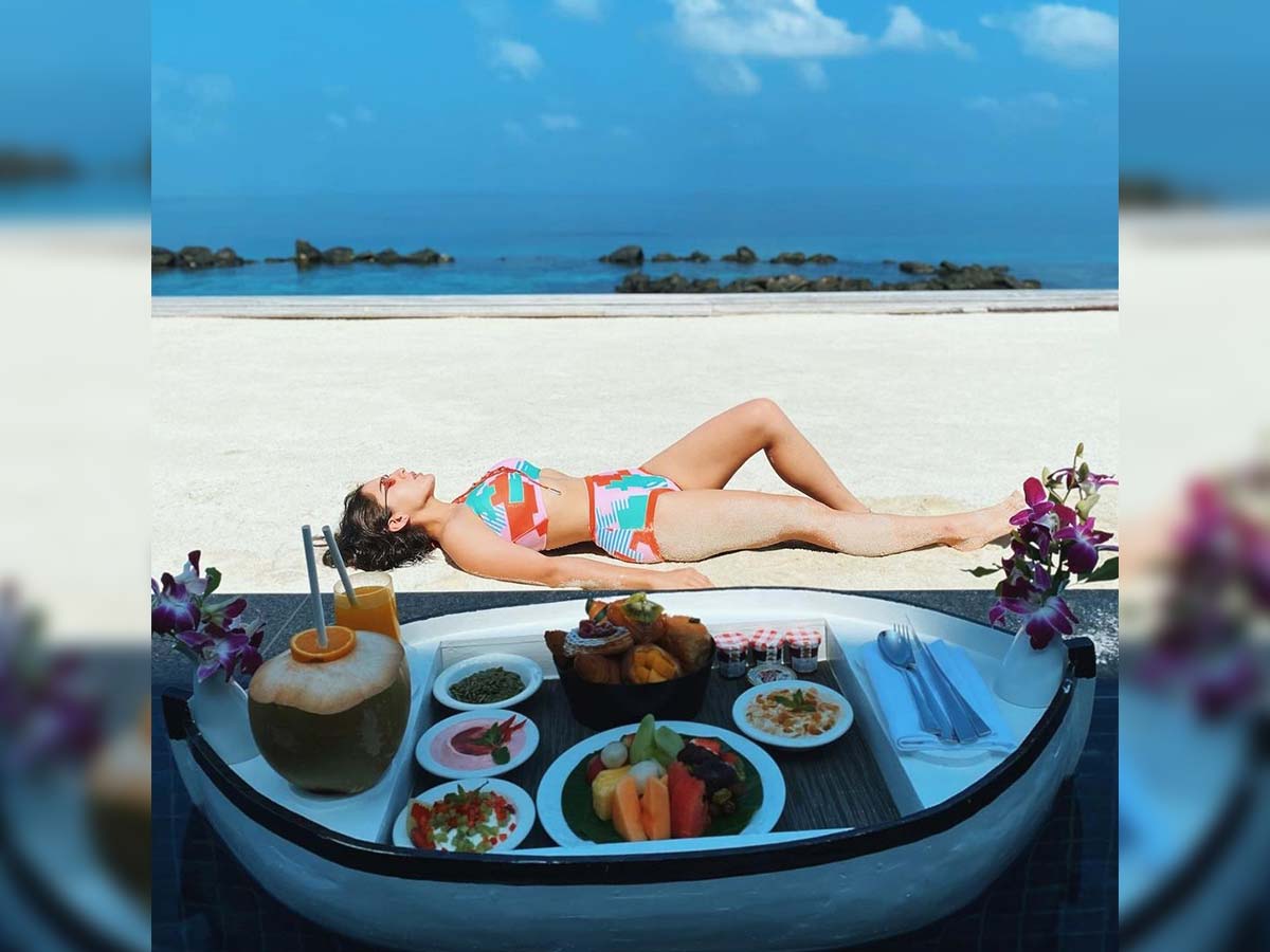 Bikini girl with floating breakfast, says : I will consume this entire boat