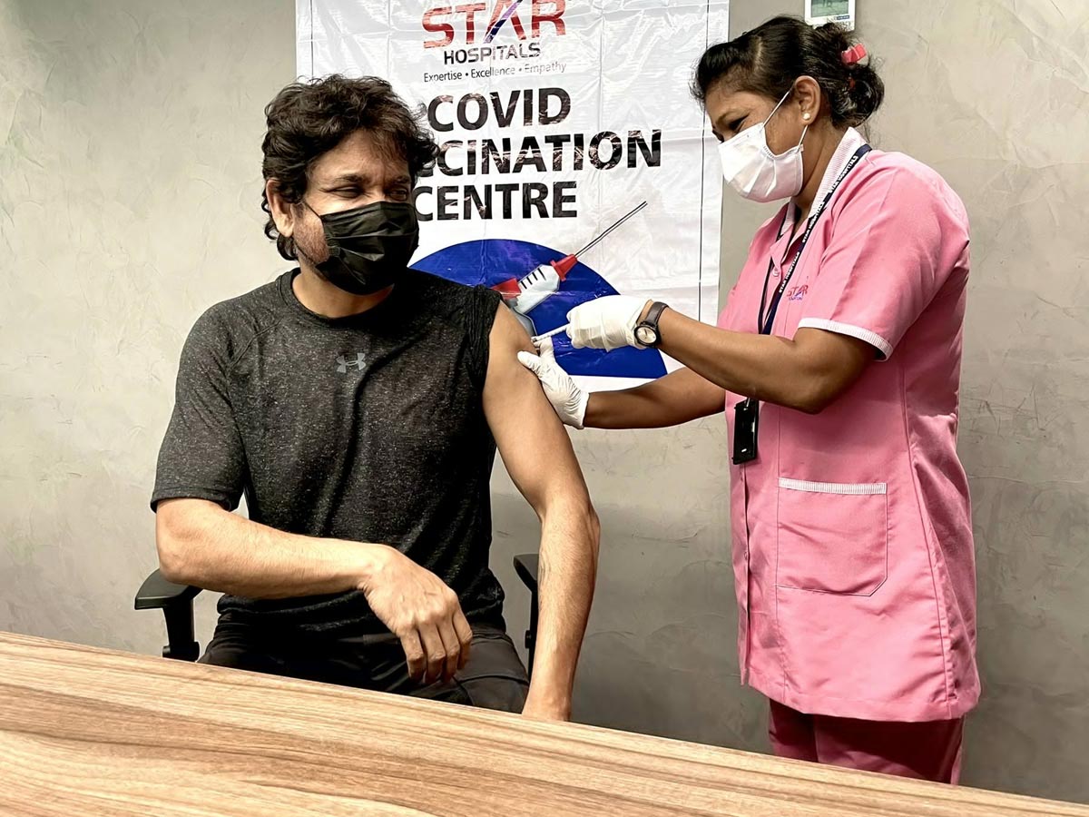 Nagarjuna receives Covid-19 vaccine